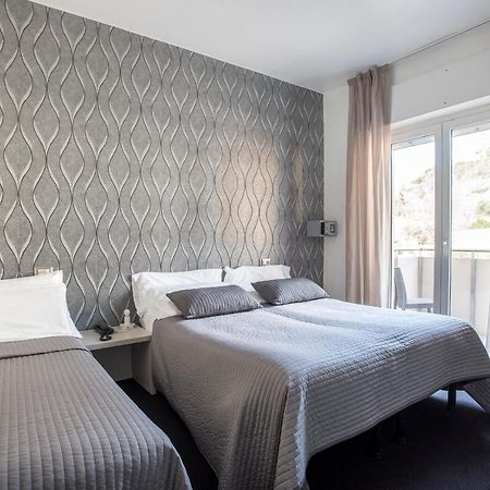 Hotel Rubino Nago-Torbole Ngoại thất bức ảnh