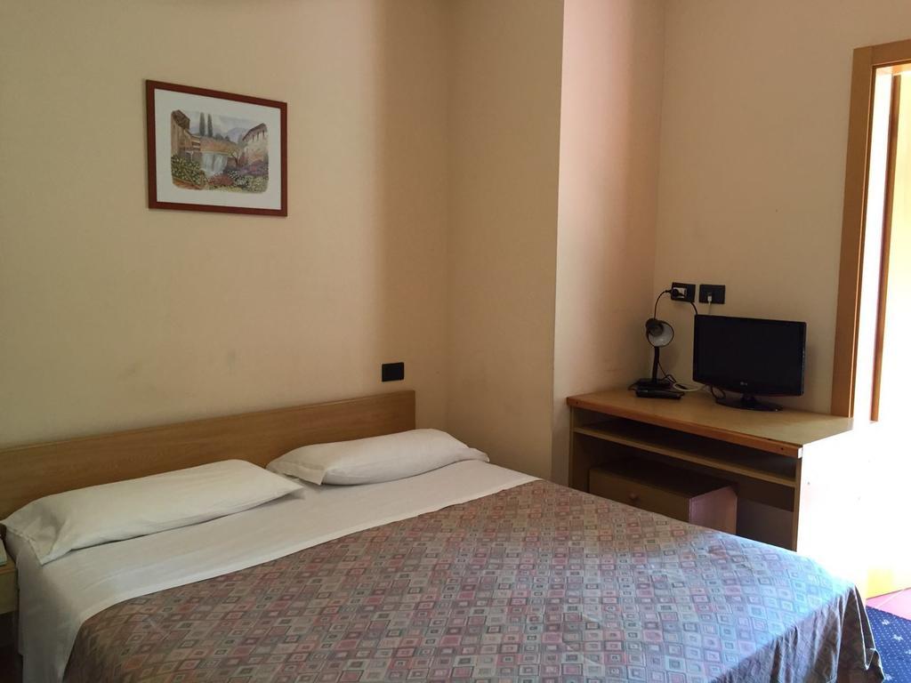 Hotel Rubino Nago-Torbole Ngoại thất bức ảnh