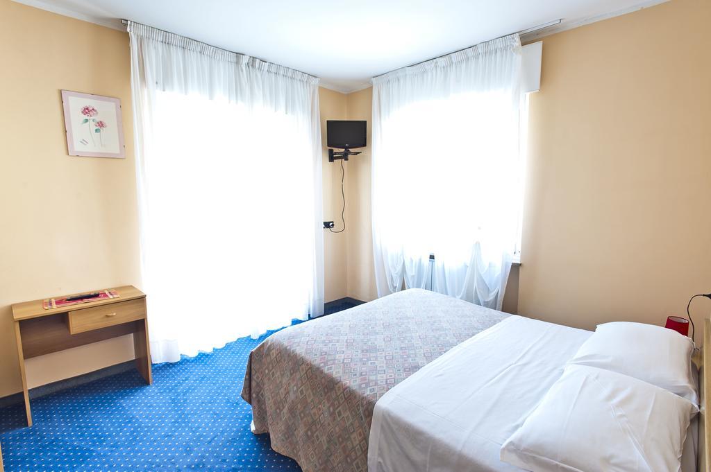 Hotel Rubino Nago-Torbole Ngoại thất bức ảnh