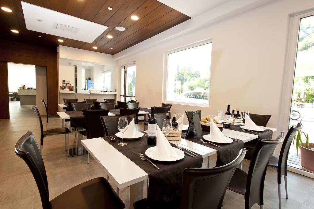Hotel Rubino Nago-Torbole Ngoại thất bức ảnh