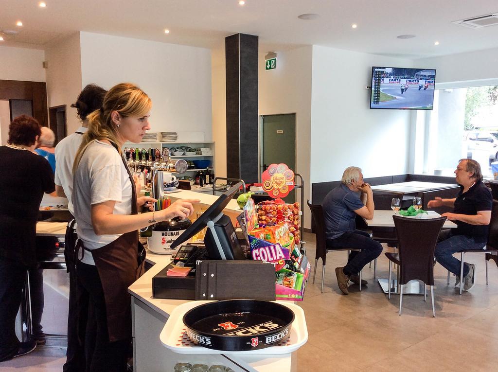 Hotel Rubino Nago-Torbole Ngoại thất bức ảnh