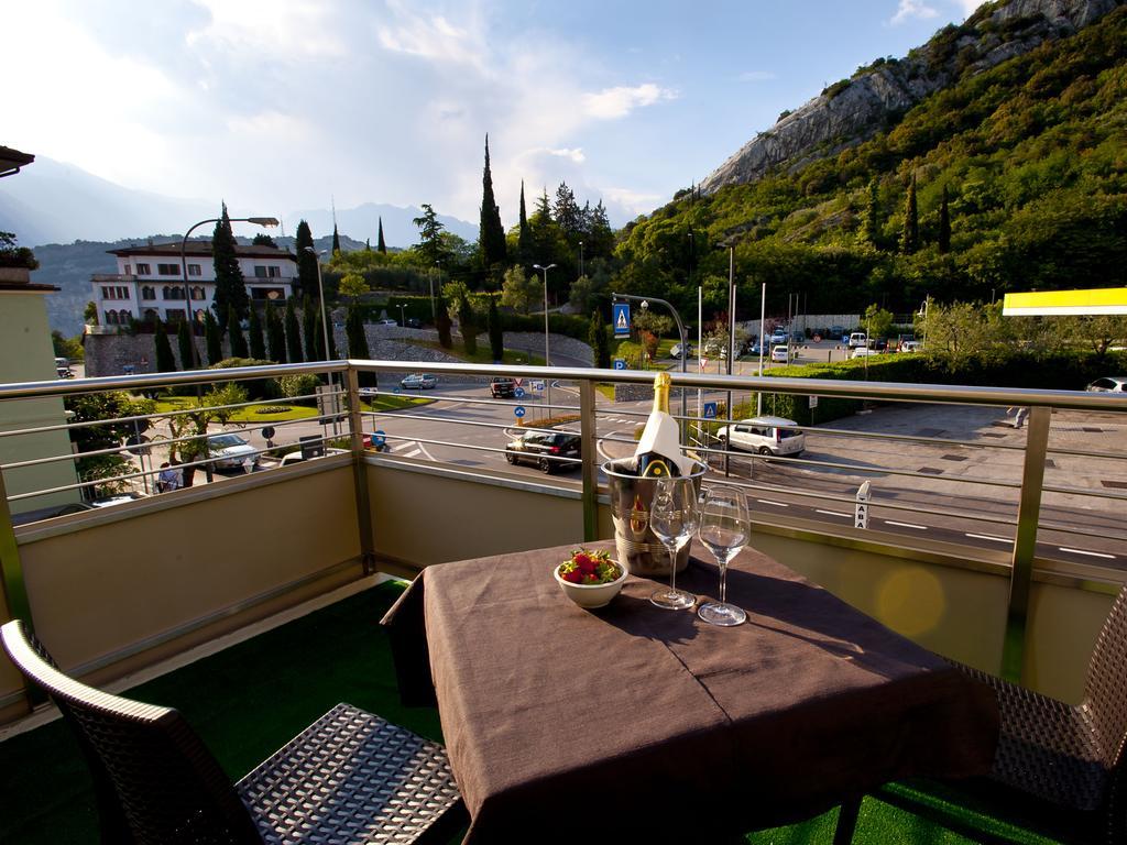 Hotel Rubino Nago-Torbole Ngoại thất bức ảnh