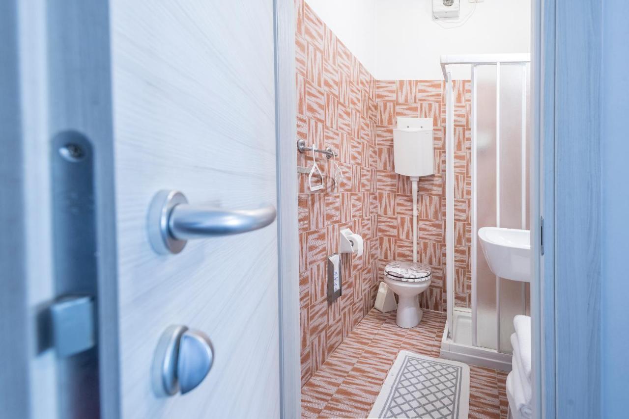 Hotel Rubino Nago-Torbole Ngoại thất bức ảnh